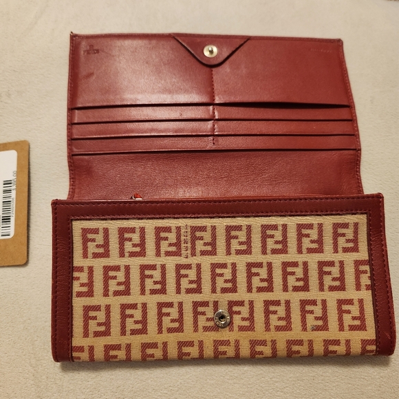 Fendi Zucca Wallet in Preowned Condition - Picture 6 of 12